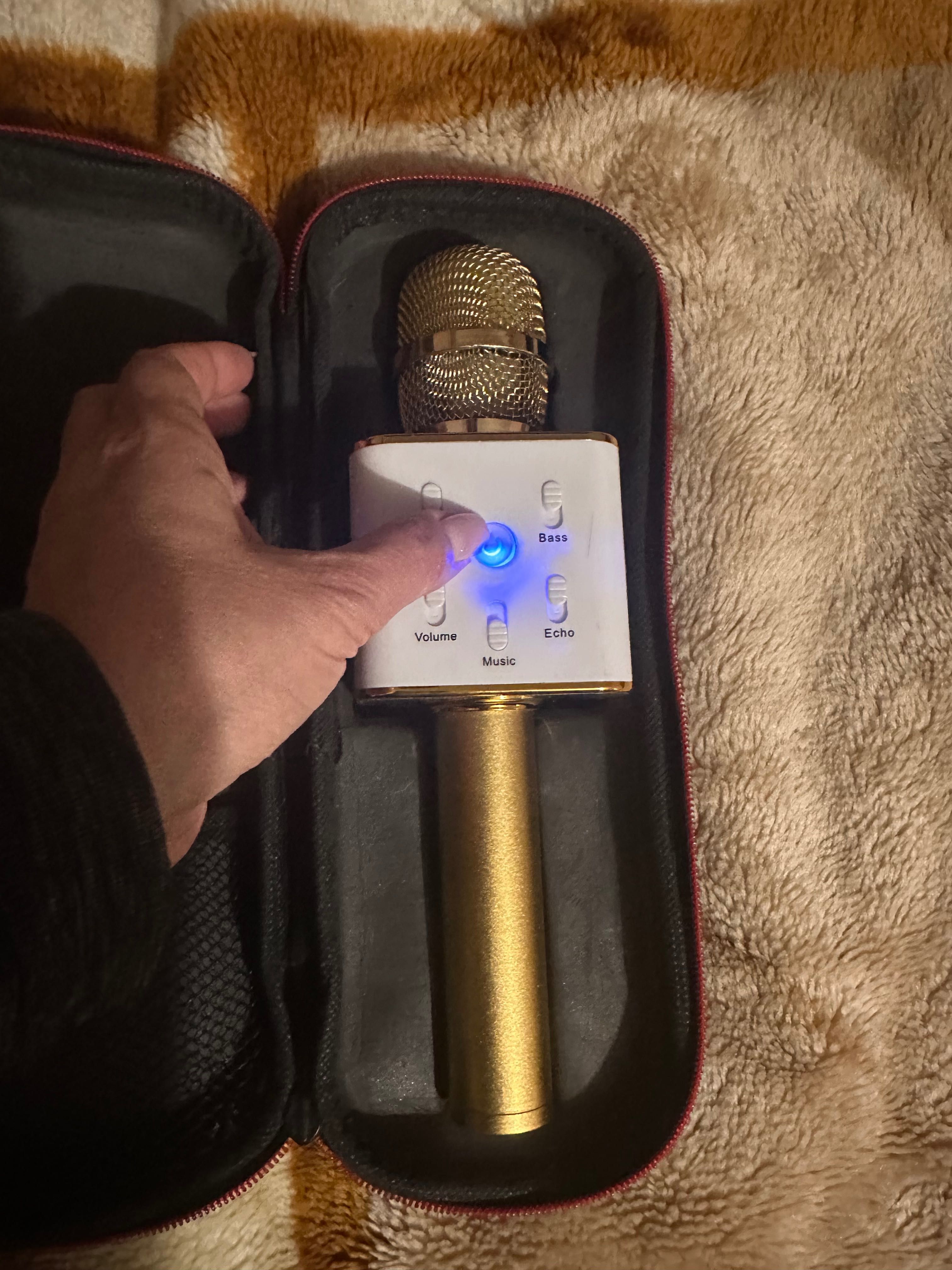 Беспроводной караоке микрофон Q7 Bluetooth USB с чехлом Gold