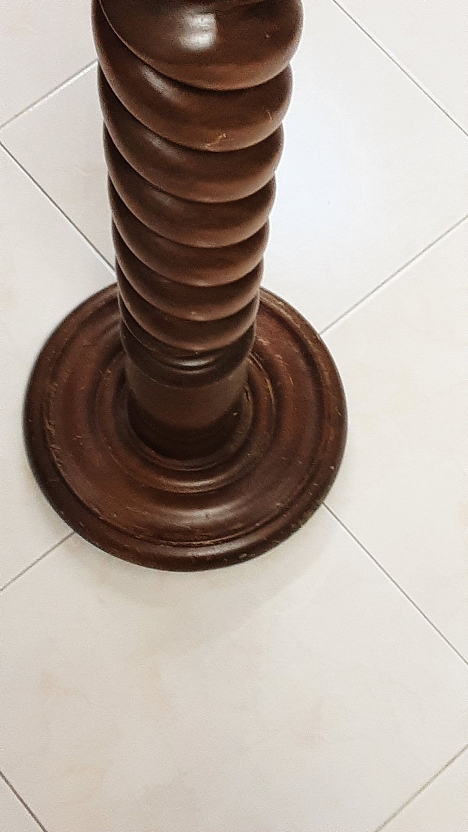 Coluna em madeira  80 cm de altura  25 cm diâmetro base