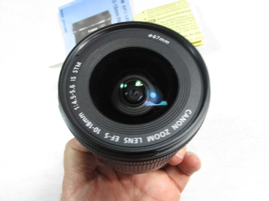Canon 10-18 STM Grande Angular na caixa