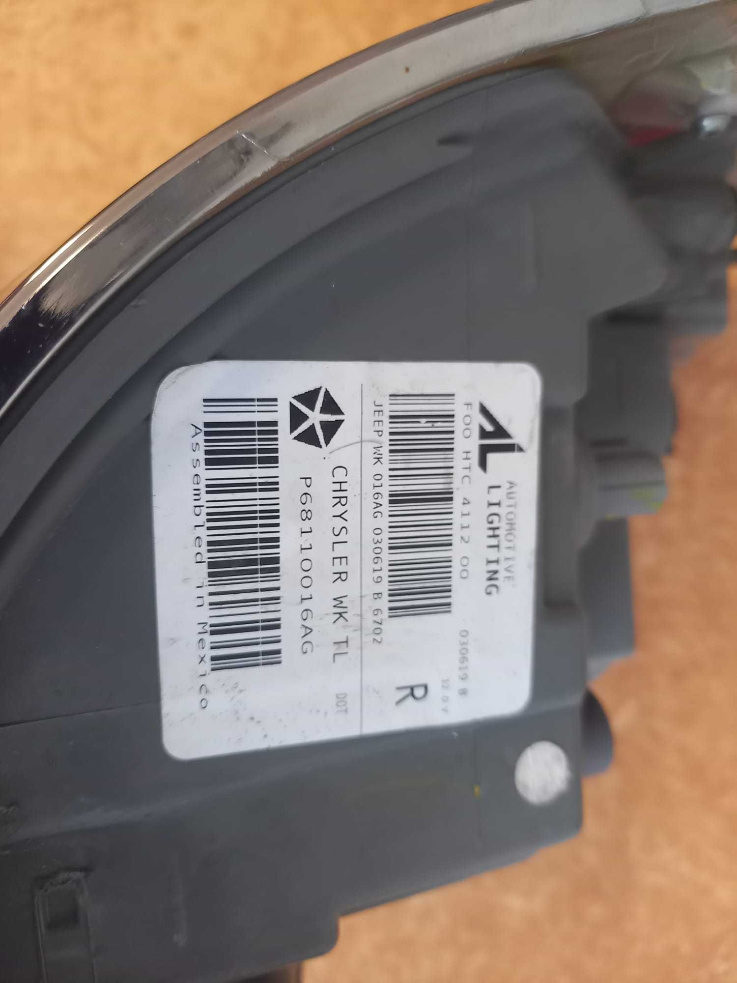 lampa tył tylna lewa Jeep Grand Cherokee WK2 LIFT 19r.