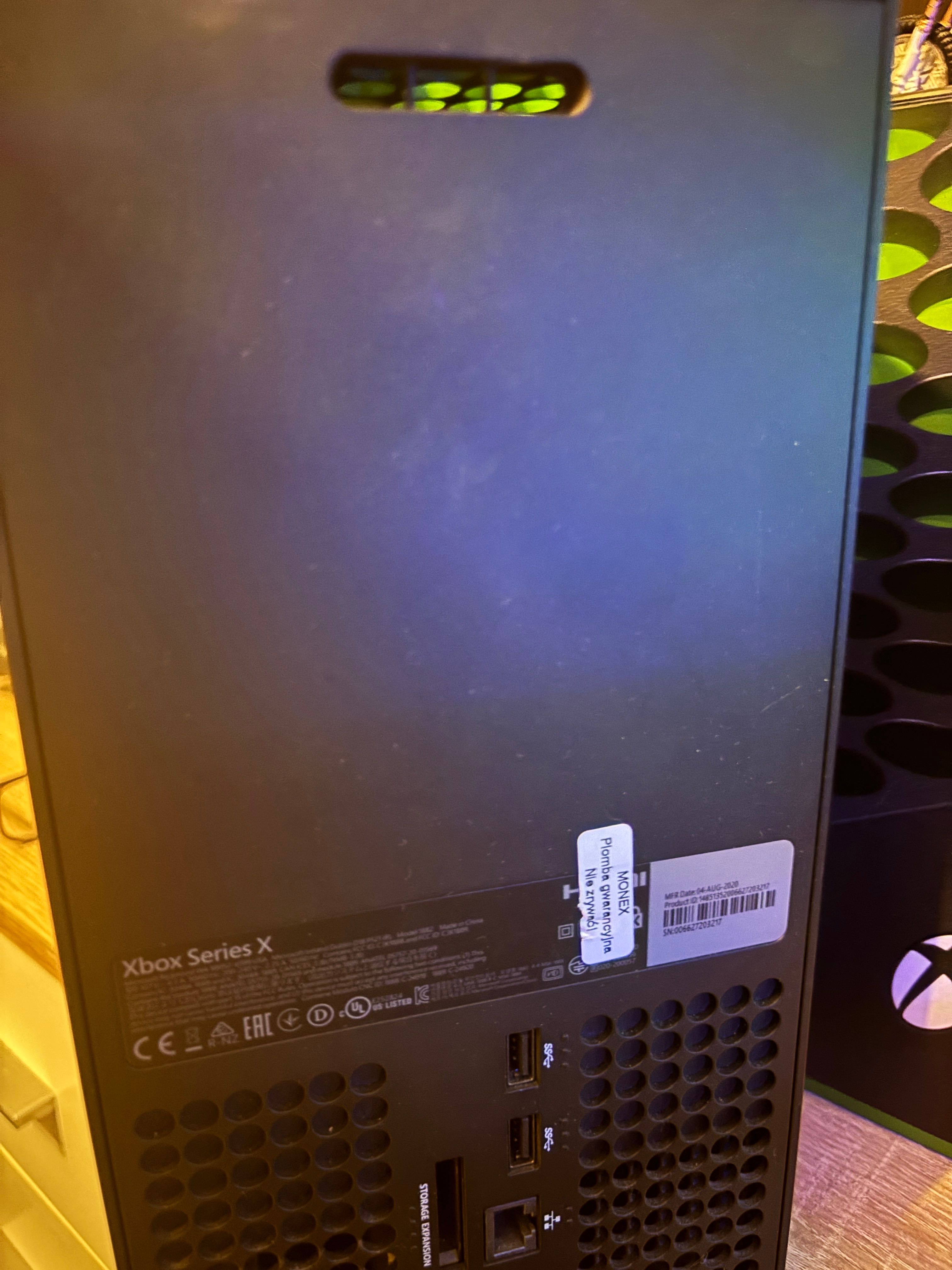 Xbox Series X 3 gry i akumulatorki
