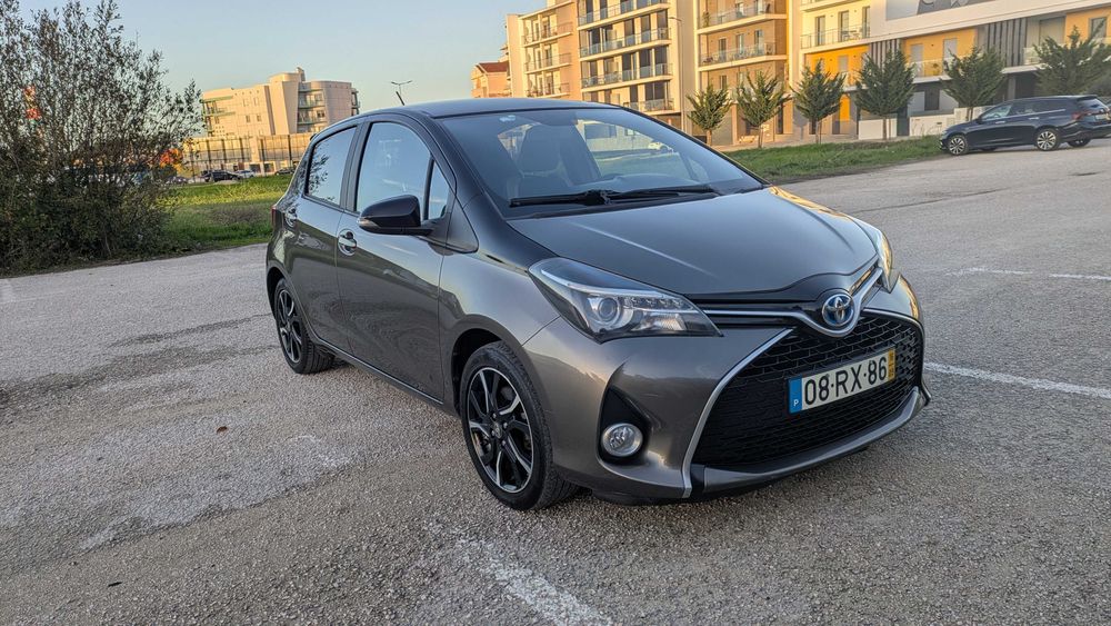 Toyota Yaris Hybrid HSD Square Collection - 2016