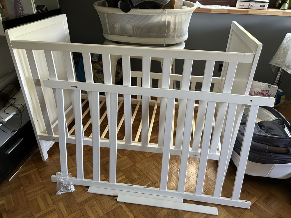 Łóżeczko dziecięce białe drewniane z szufladą
