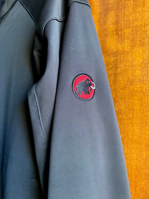 Czarna kurtka typu Softshell Mammut rozm. L