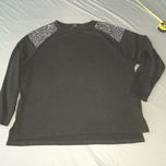 Cienki sweterek New Look w dzetami na pagonach rozm L sweter bluzka