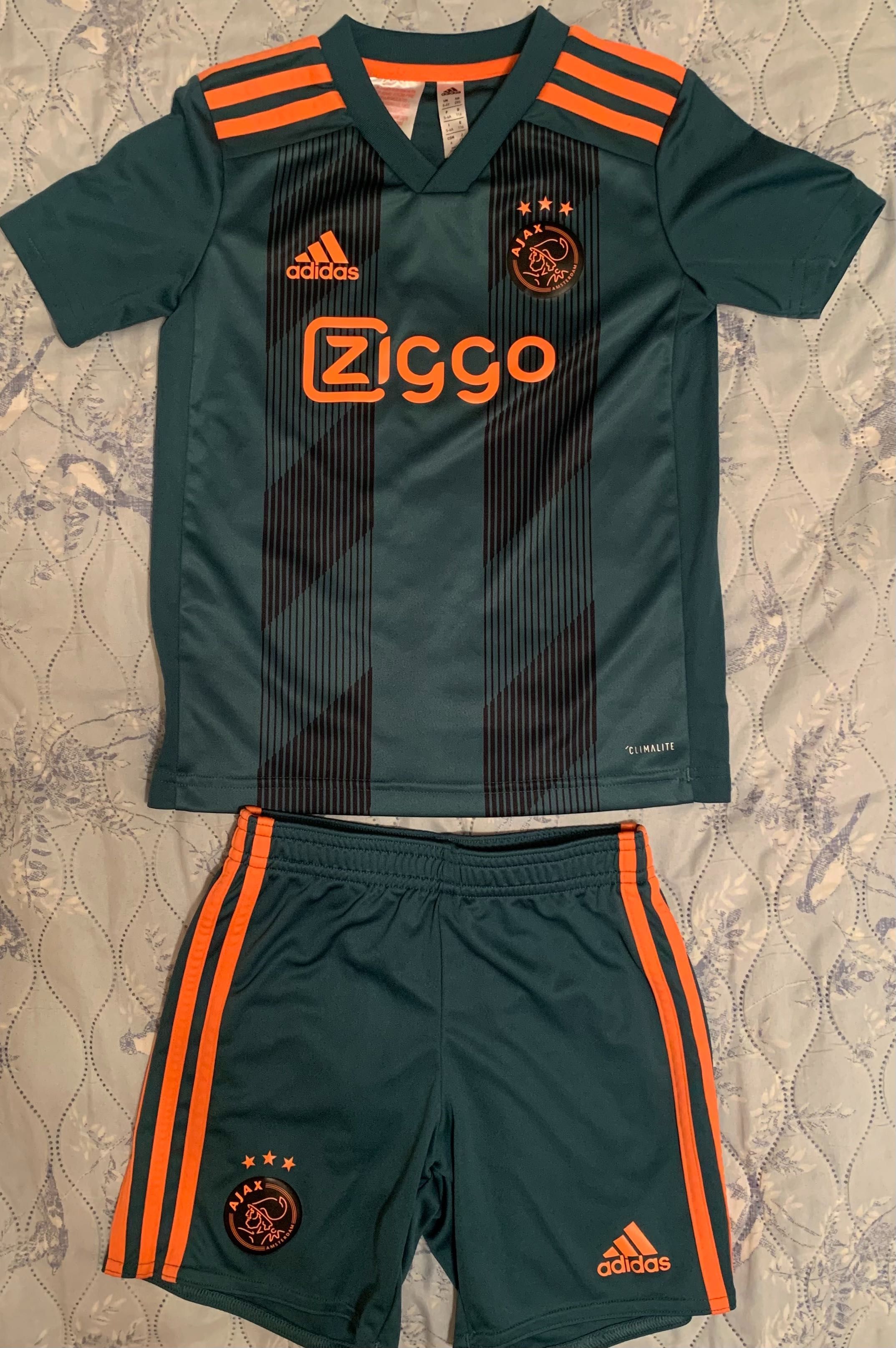 Adidas футболка, форма Ajax на 4-5 років