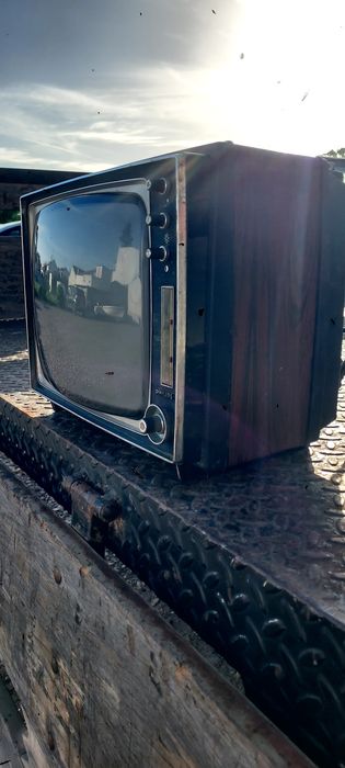 Televisão Philips antiga