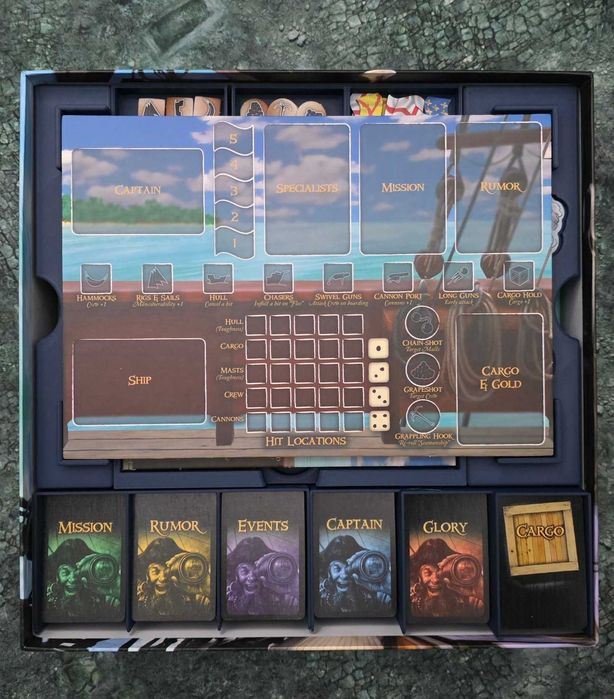 Insert do gry Kupcy i Korsarze mieści dodatek „Seas of Glory”