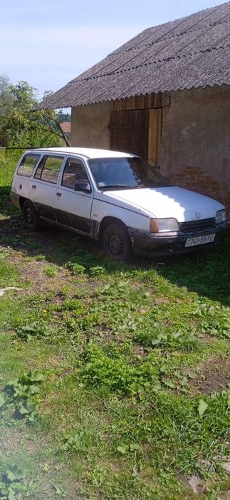 Лобове скло Опель Кадет універсал