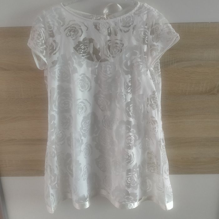 Delikatna biała bluzeczka różyczki O.n.e