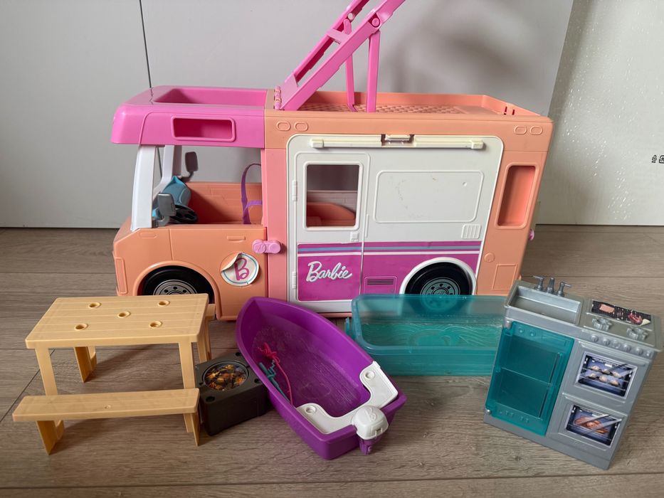 Kamper z basenem  Barbie