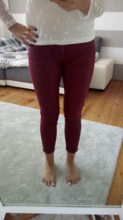 Bordowe efekt żywicy jeansy stradivarius, S, jak nowe