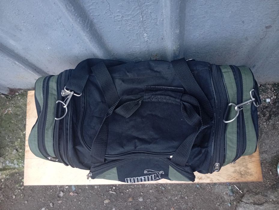 Сумка спортивная дорожная Puma. в хорошем состоянии.