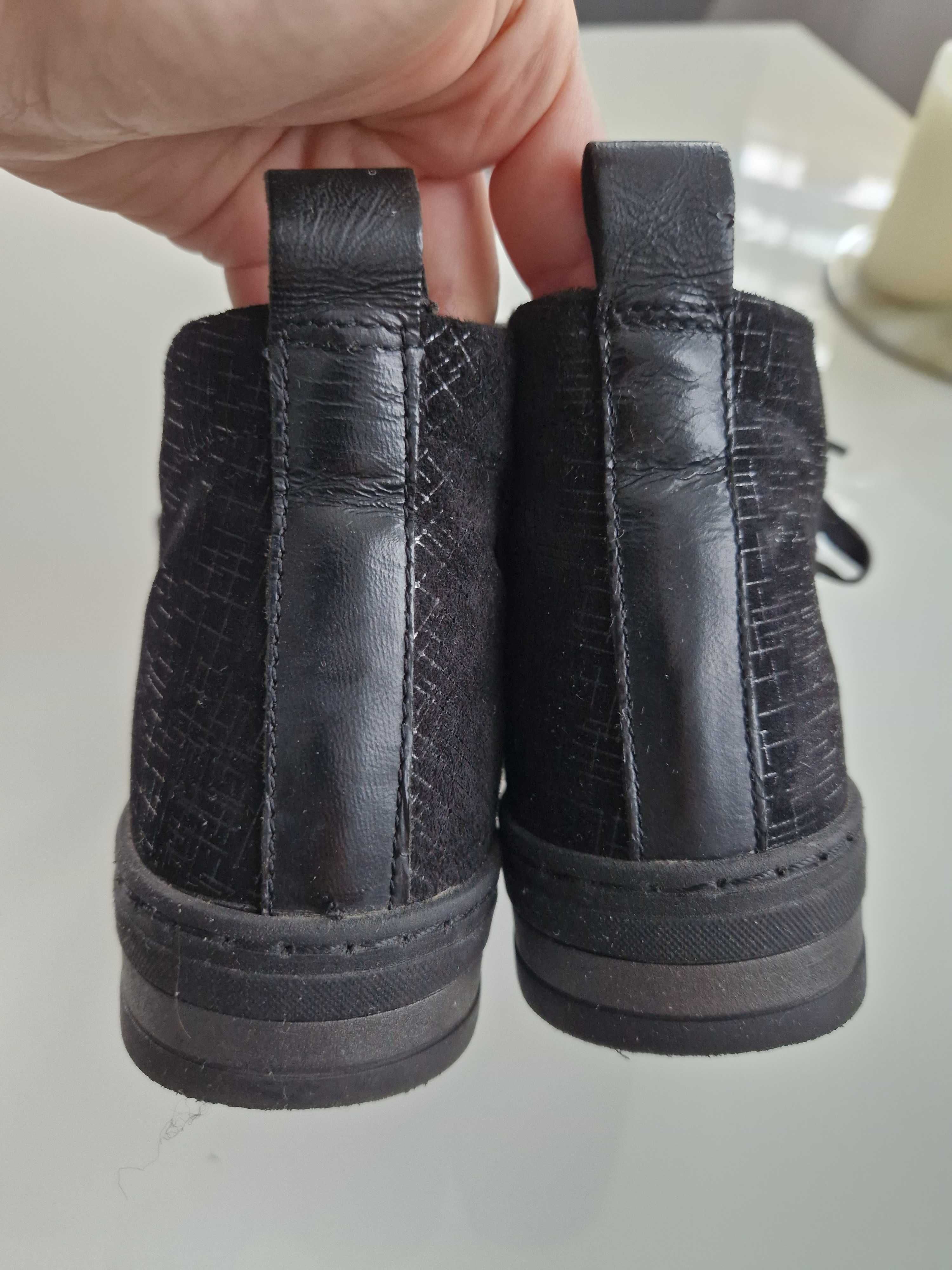Czarne półbuty trampki Lasocki