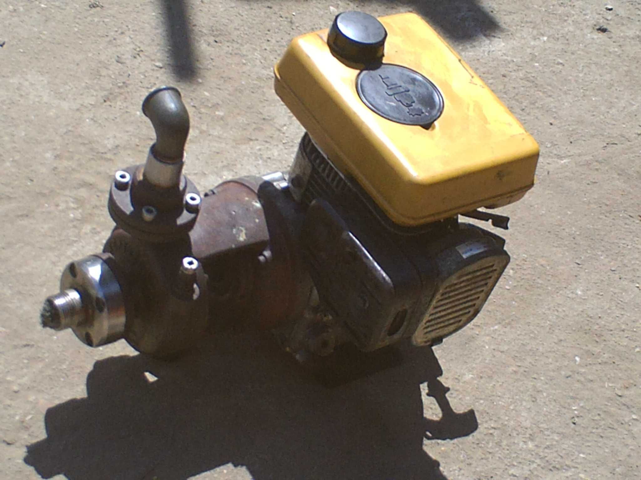 motor de tirar agua\motobomba robin