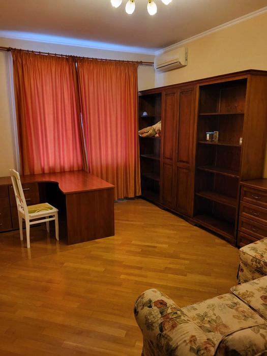 Здається в оренду 3к квартира, Оболонь, м. Мінська