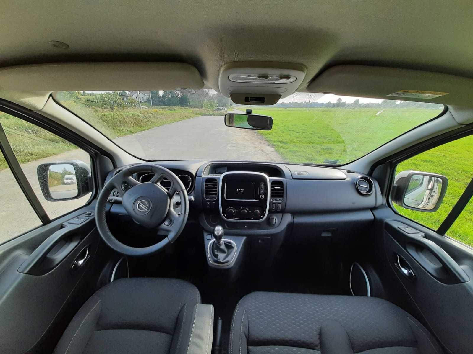 Wynajem busa 9-osobowego Opel Vivaro!! Winiety !! Wolne wakacje !!