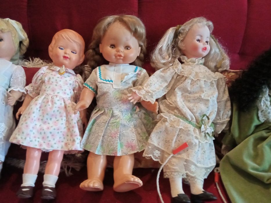 Lote de bonecas variadas