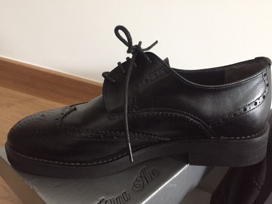 Sapatos clássicos pretos em pele Unissexo Atelier Fátima Alves - NOVOS