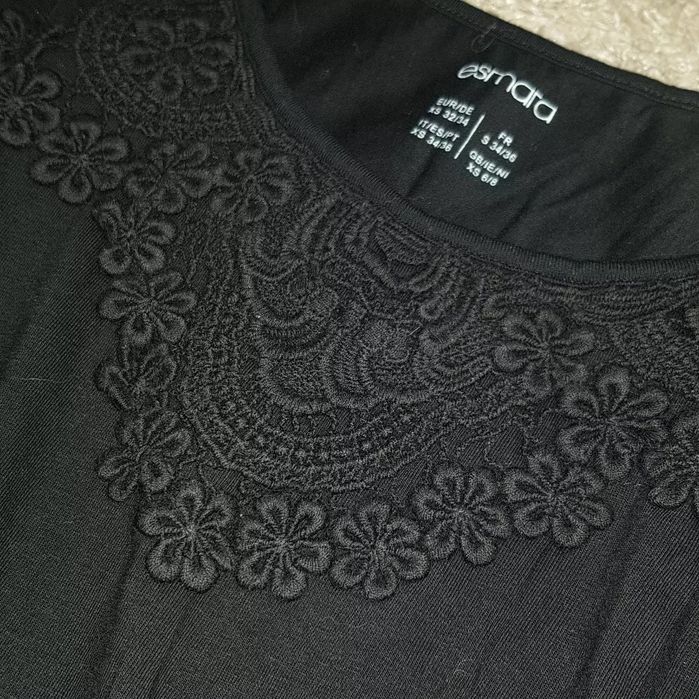 Чорне жіноче плаття