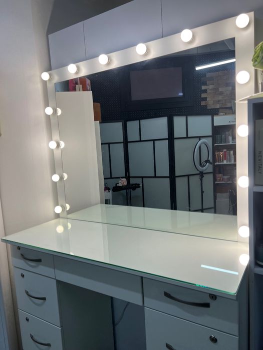 Стіл для перукаря, візажиста, меблі в салон краси,робоче місце майстра