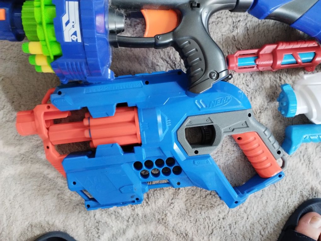 Mega zestaw pistoletów Nerf plus maski plus worek strzałek