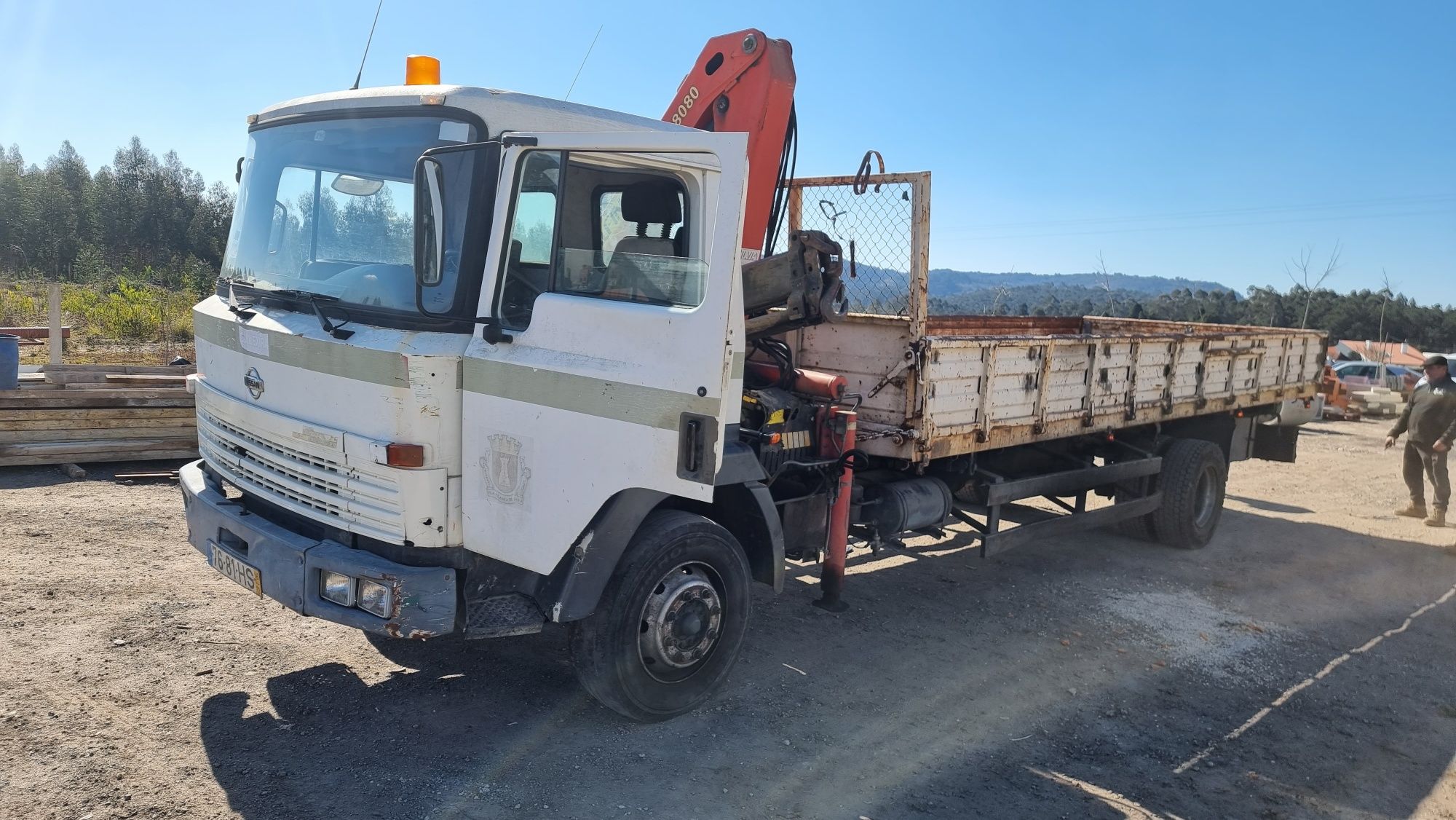 Nissan atleon 15 ton camiao grua basculante