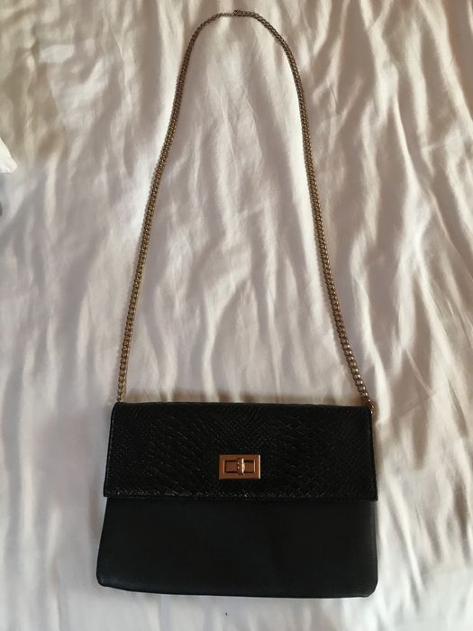 Carteira preta tiracolo