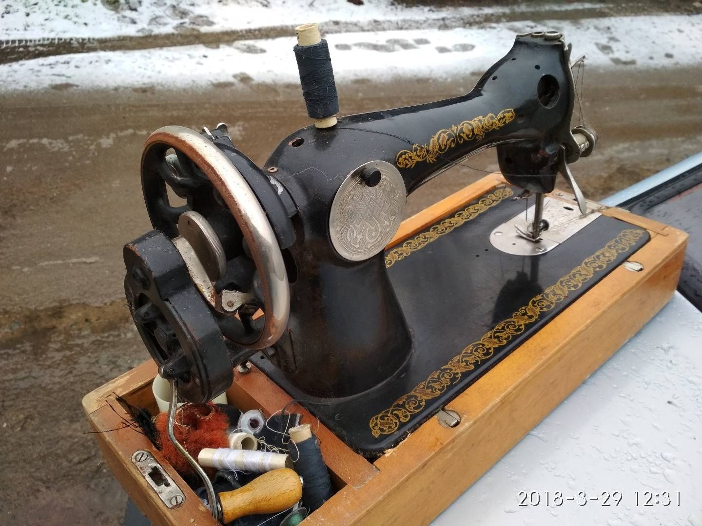 Швейная машинка из прошлого, с редким серийным номером.