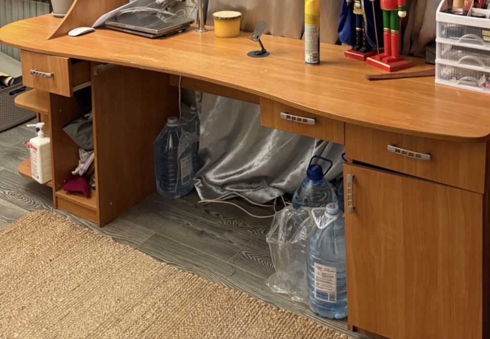 Письменный стол большой