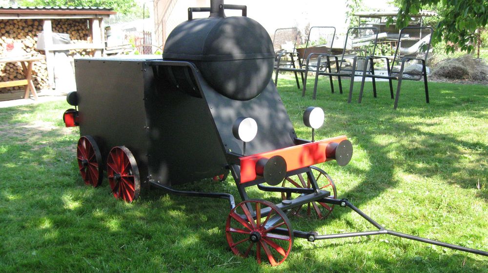 Grill ogrodowy lokomotywa