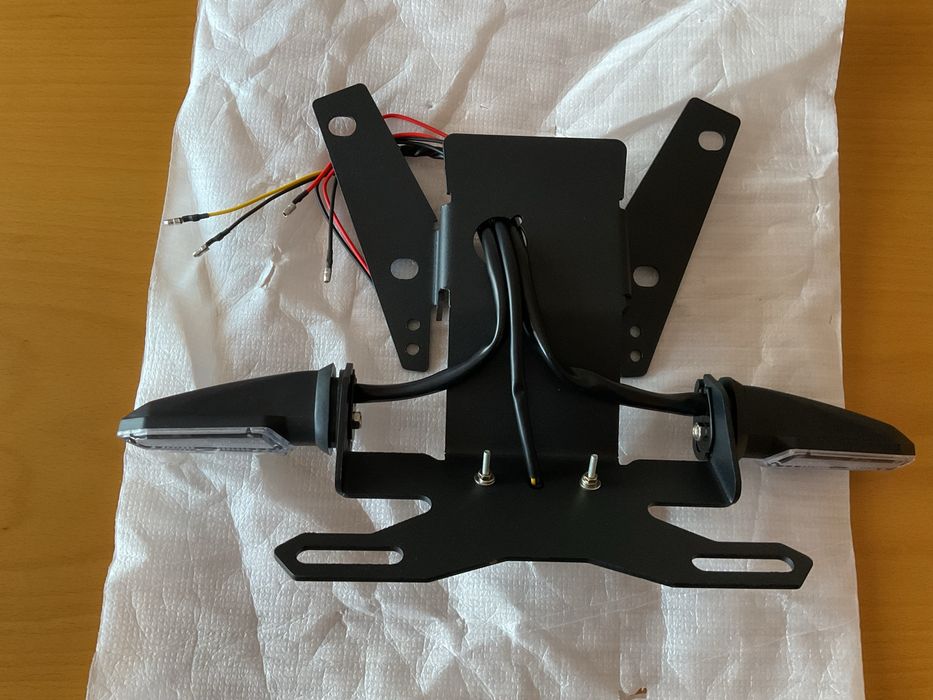 Suporte de matrícula curto Honfa X-ADV 750
