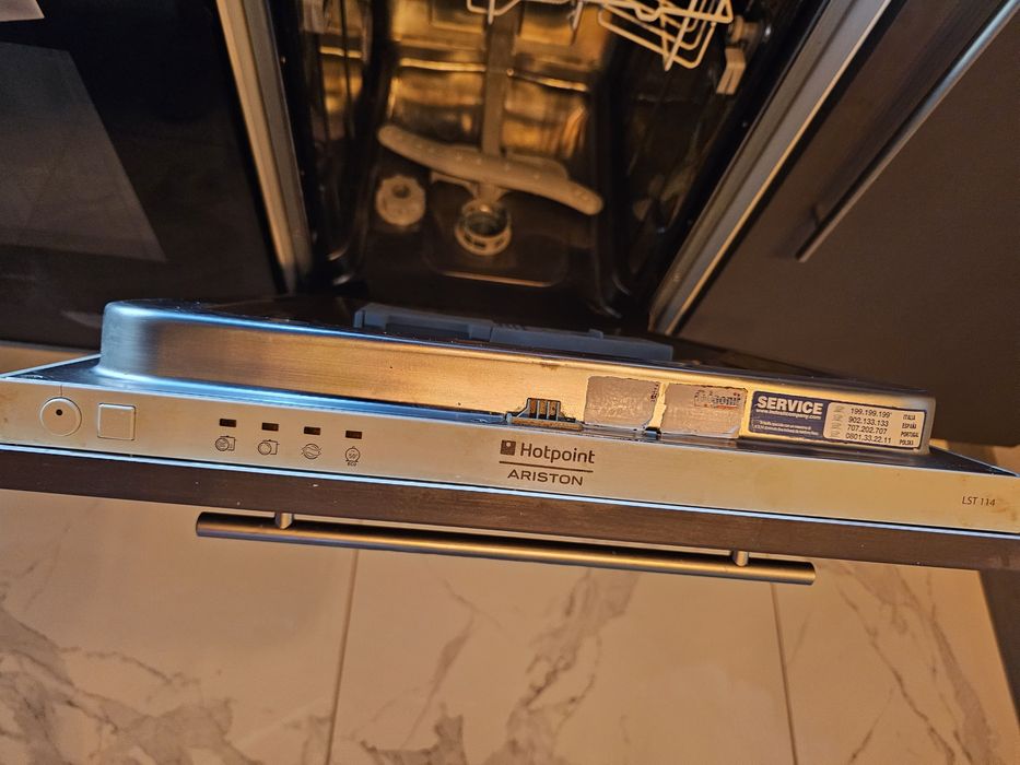 Посудомийна машина Ariston Lst 114