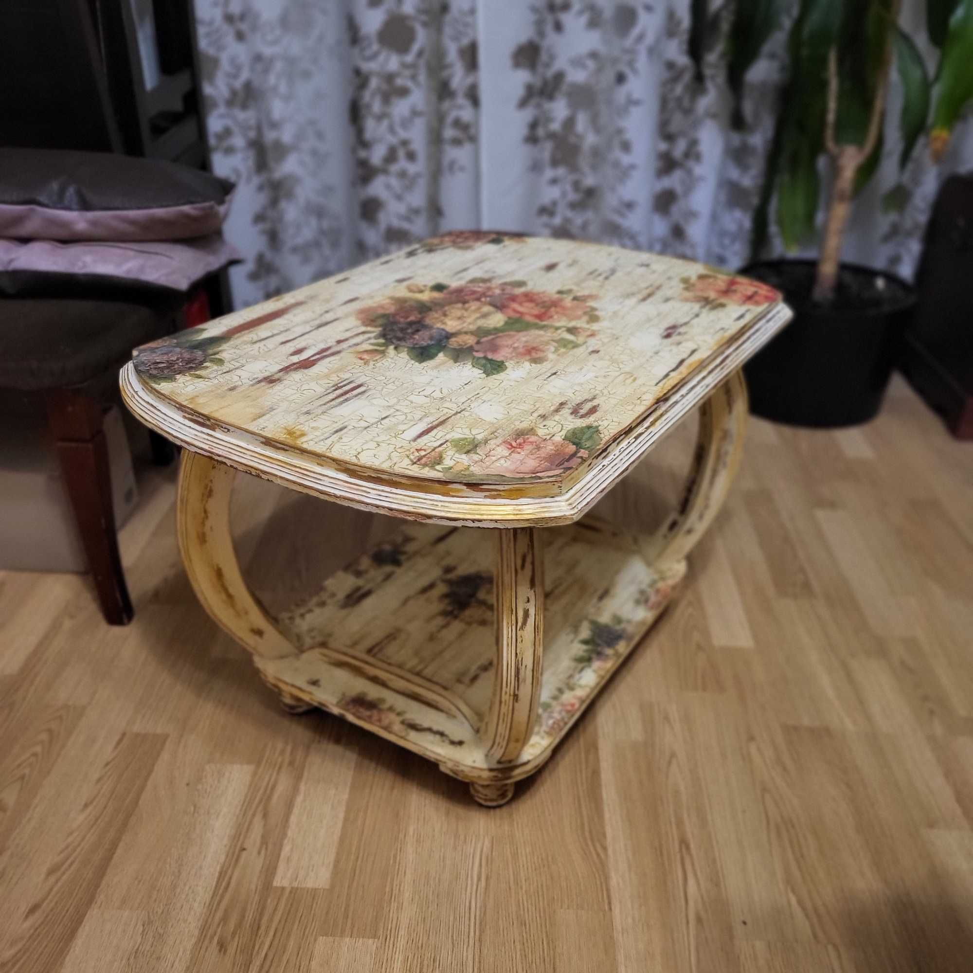 Стіл журнальний для вітальні