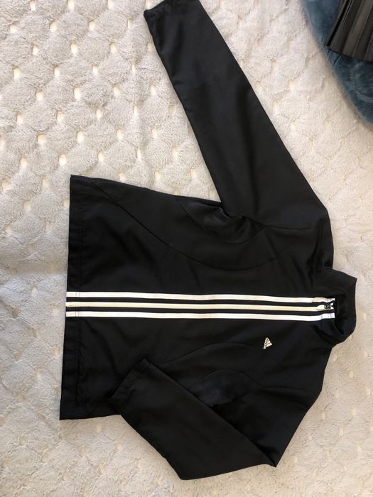 Продам спортивную ветровку