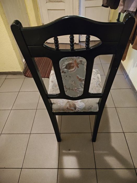 Rozkładany stół i 6 krzeseł do jadalni