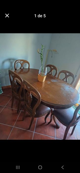 Mesa com 6 cadeiras em madeira
