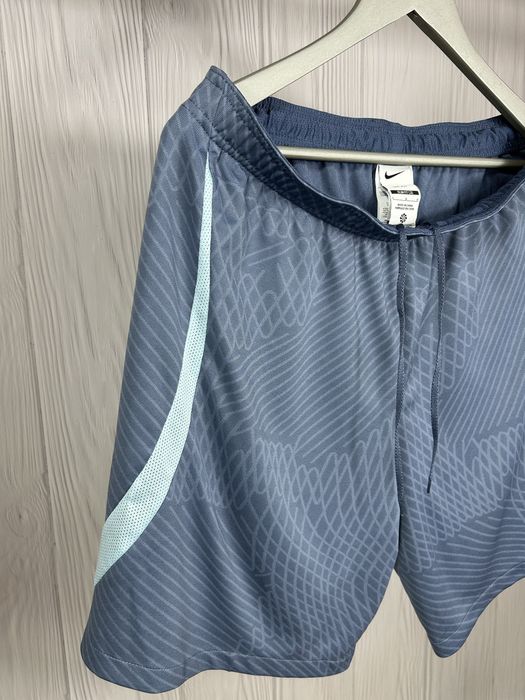 Nike Dri-Fit Strike III легкі спортивні шорти Оригінал!