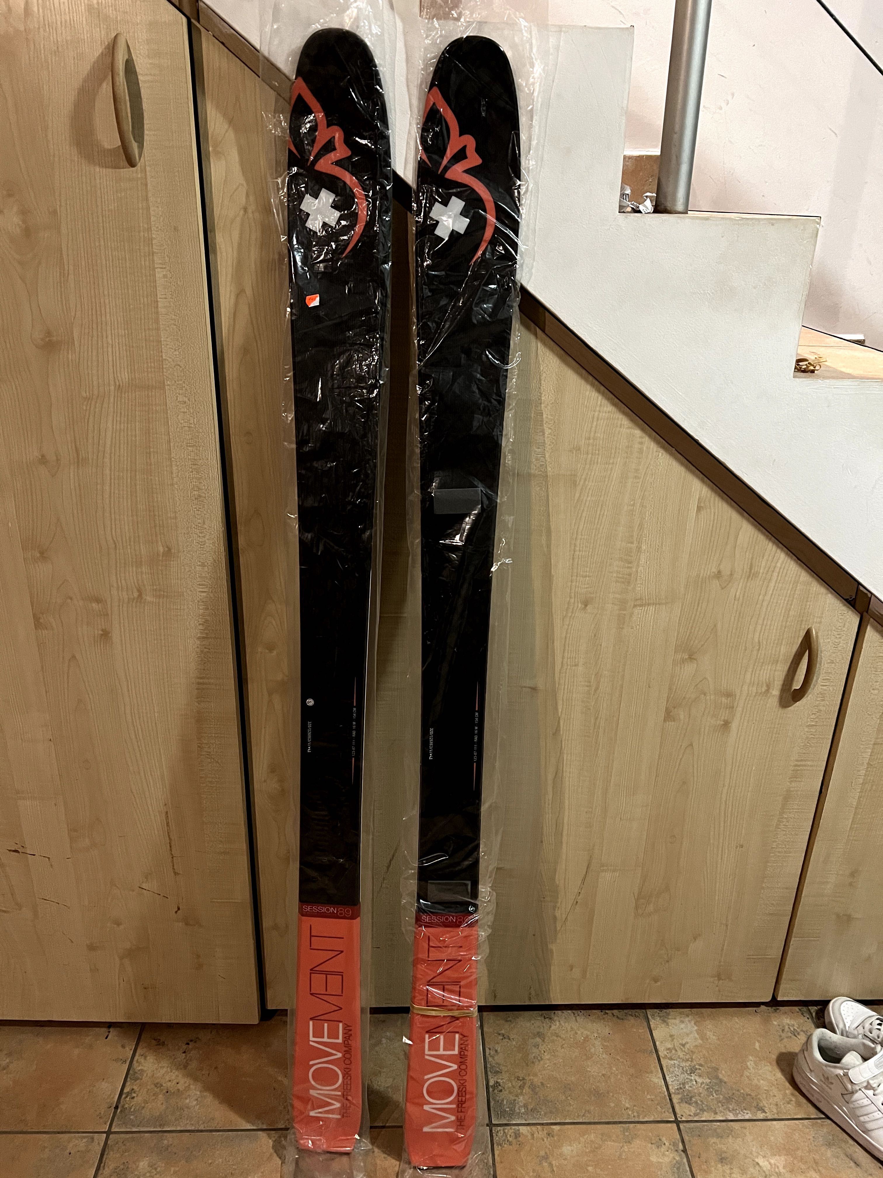 Nowe szwajcarskie narty skitour MOVEMENT SESSION 89, długość 154cm
