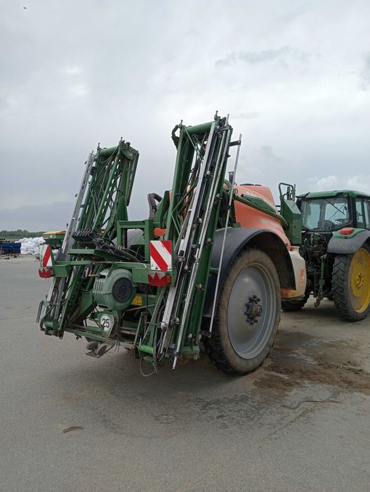 Opryskiwacz Amazone UX 3200