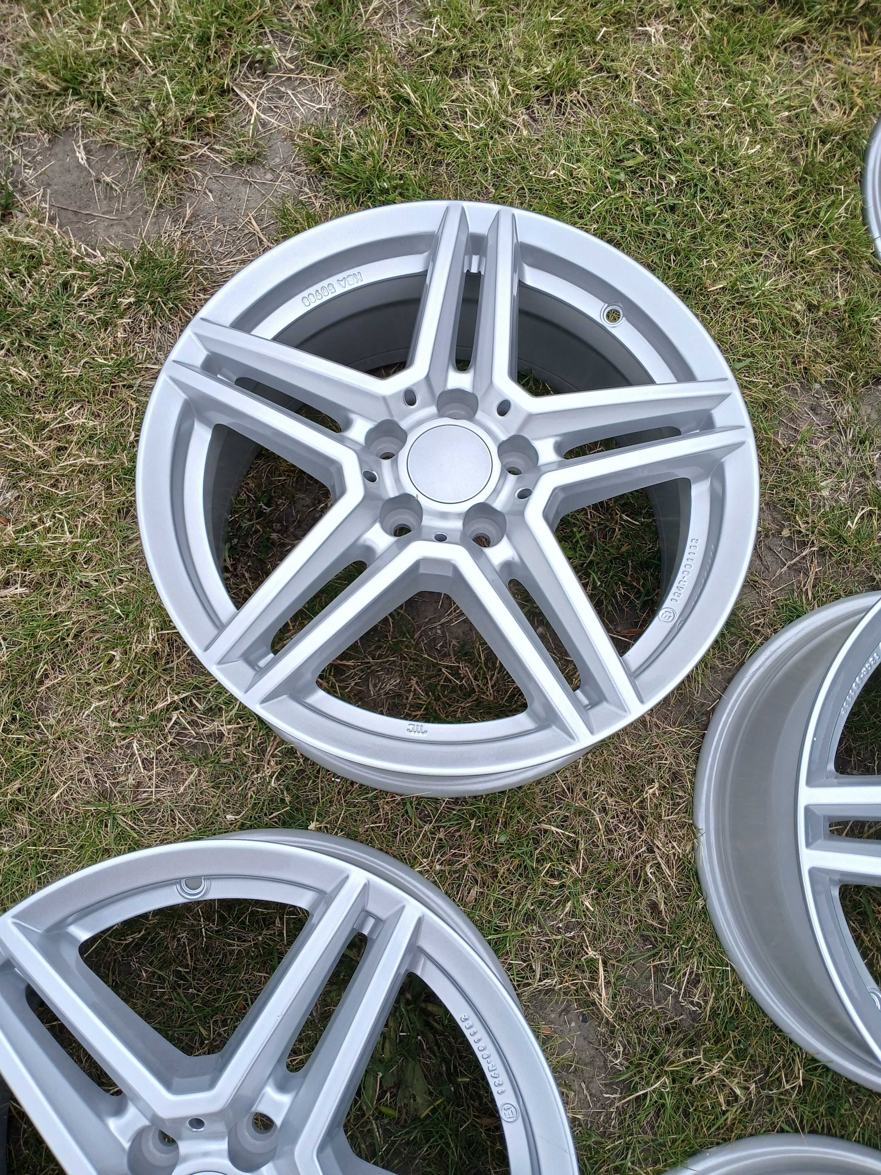 A1110. UNIWHEELS 7,5x17 ET 52,5 rozstaw 5x108