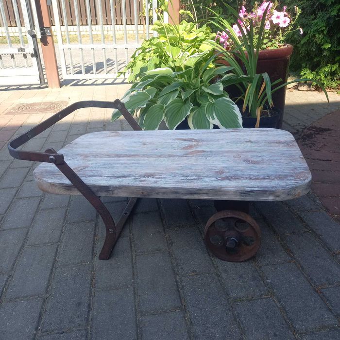 Stolik wykonany własnoręcznie.