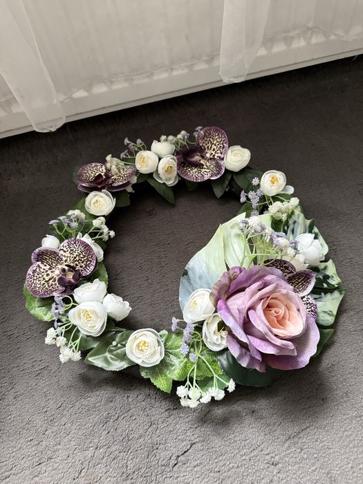 Wianek na pomnik do znicza/kompozycja/kwiaty sztuczne BEZ ZNICZA