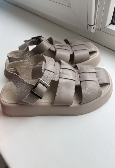 Продам босоножки