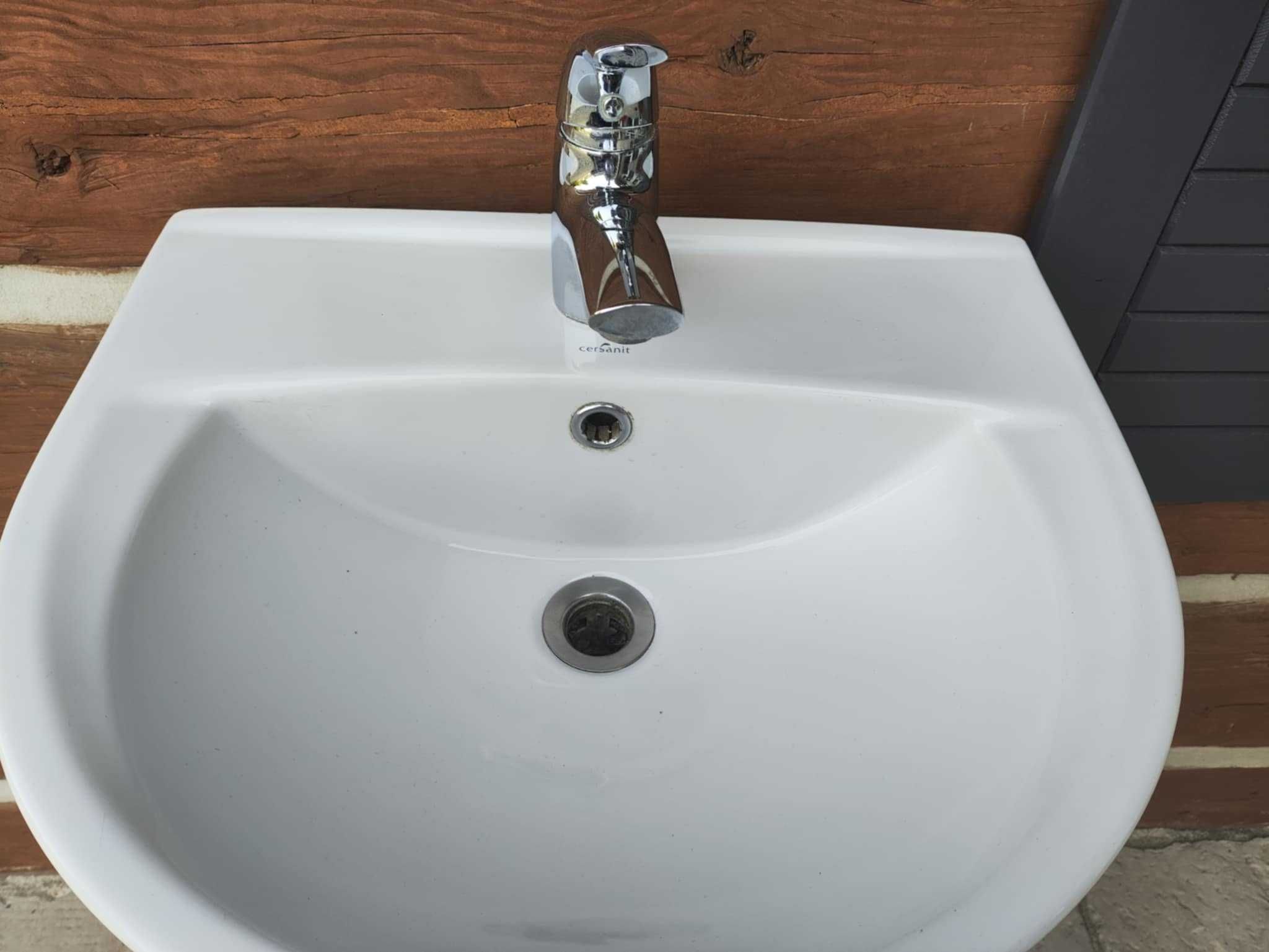 UMYWALKA Cersanit z baterią