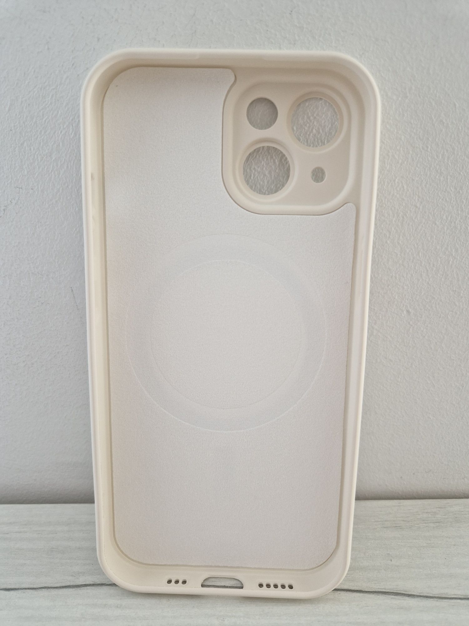 TEL PROTECT MagSilicone Case do Iphone 15 Biały