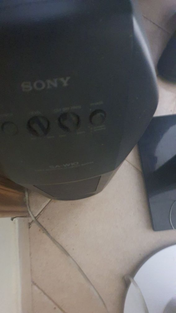 Vários subwoofer em ótimas condições e colunas também.