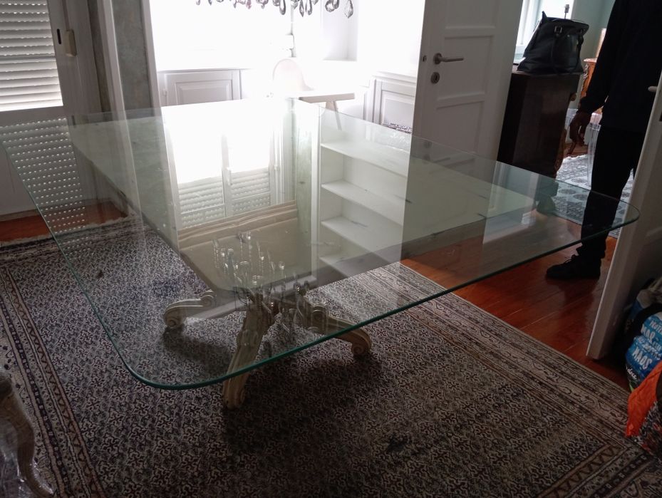 Grande mesa decapee marfim com tampo de madeira e extensãoem vidro,com