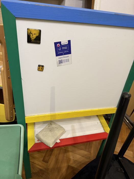 Дитячий столик 2 стільчика та магнітна дошка для малювання