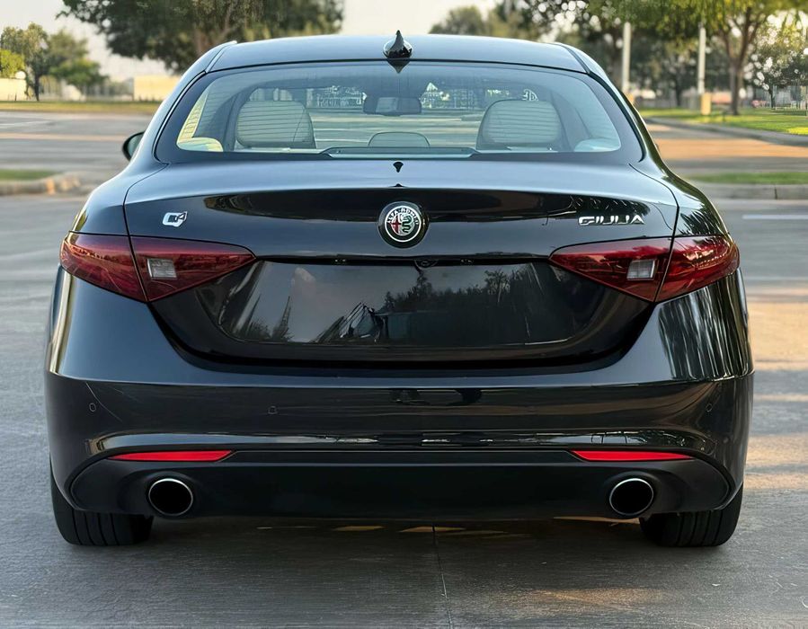 Alfa Romeo Giulia      2018